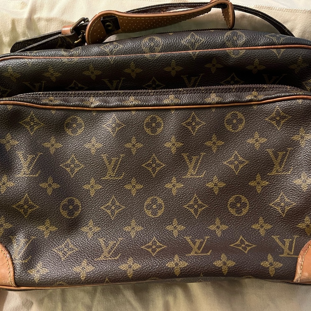 Authentic Louis Vuitton Nil Messenger Bag